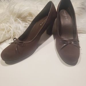 Predictions Womens Sz 9.5 Pumps Brown Med Heel Bow Accent Faux Suede